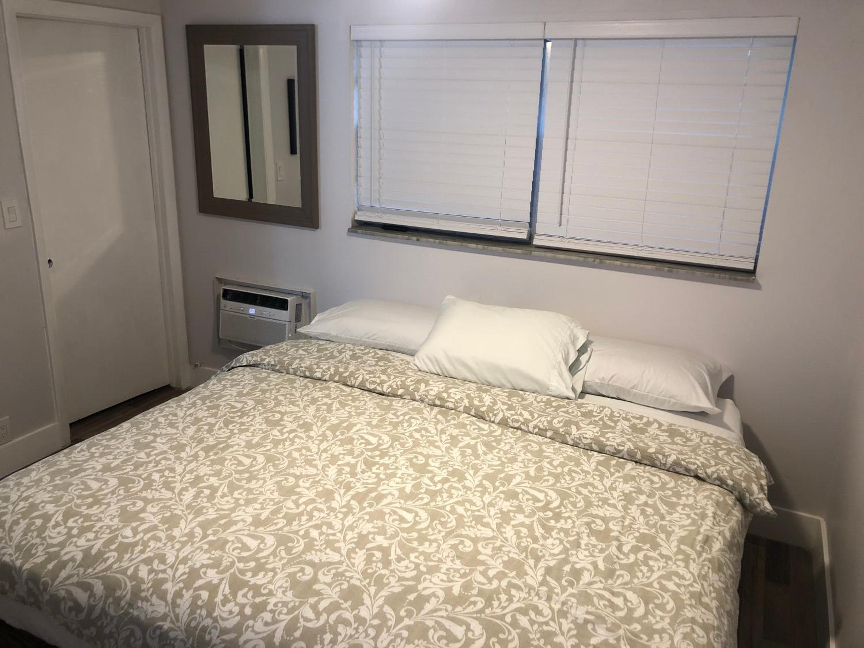City First Story Apartments & Cottage — 22