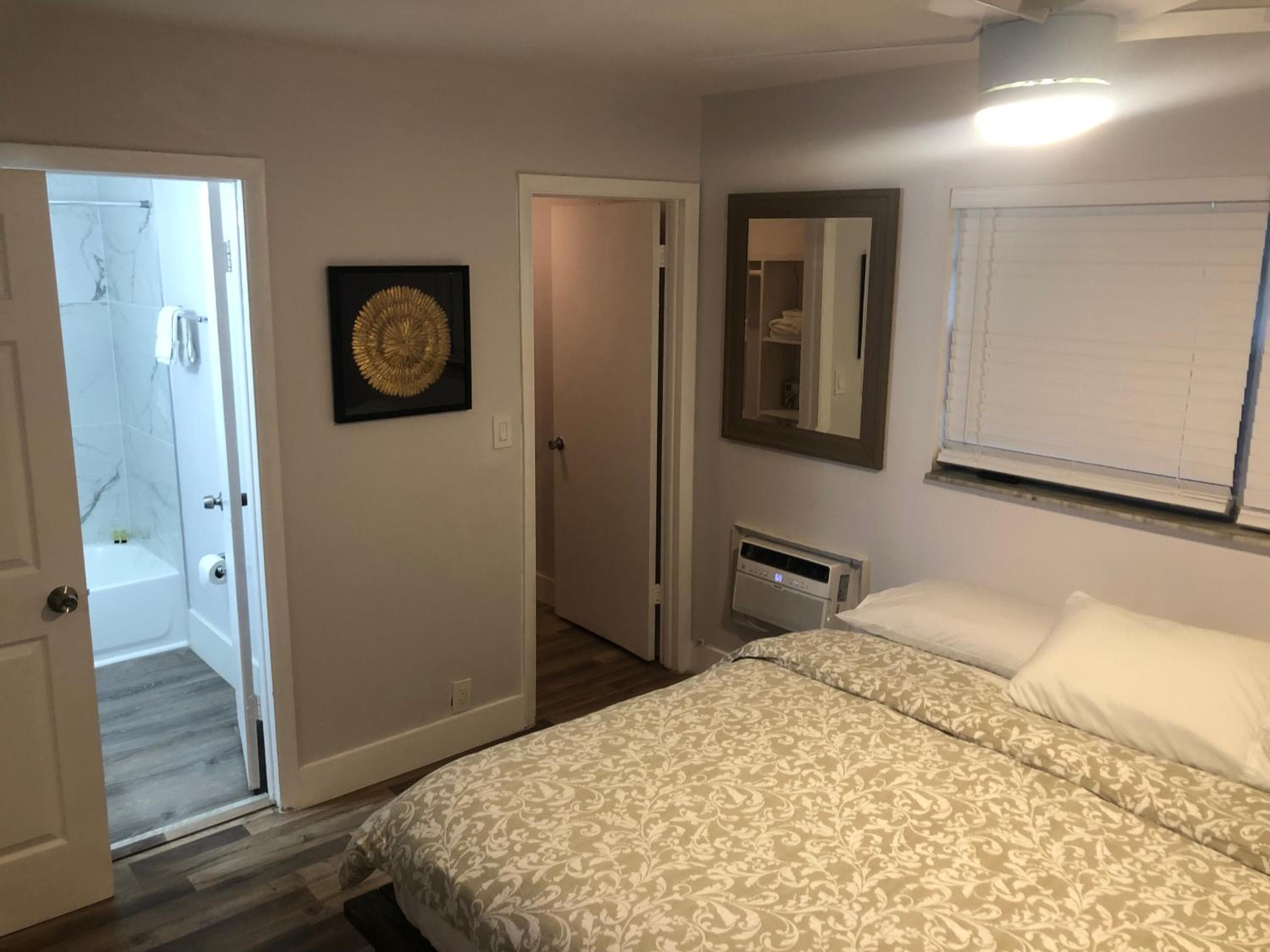 City First Story Apartments & Cottage — 18