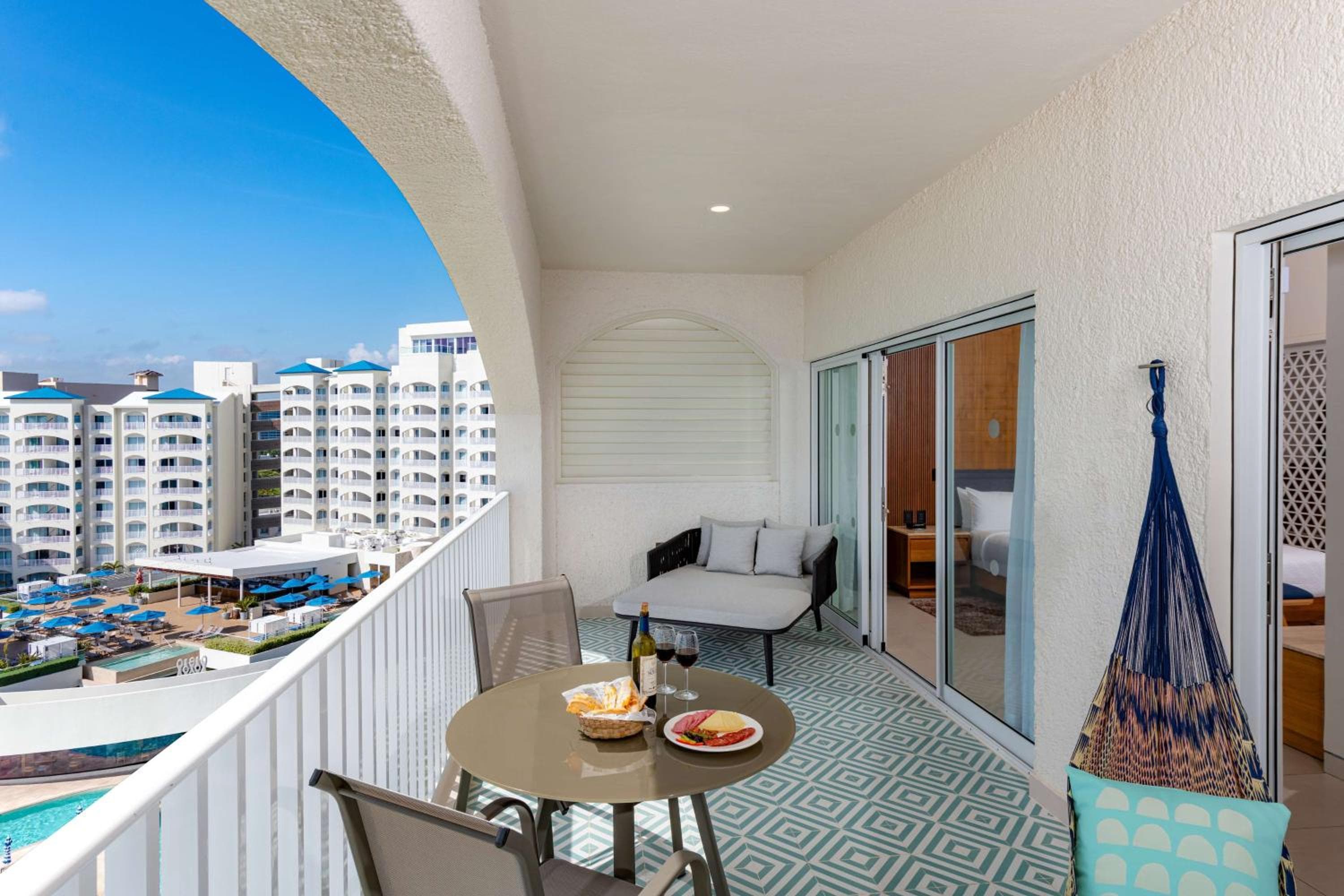 Hilton Cancun Mar Caribe All-Inclusive Resort — 21