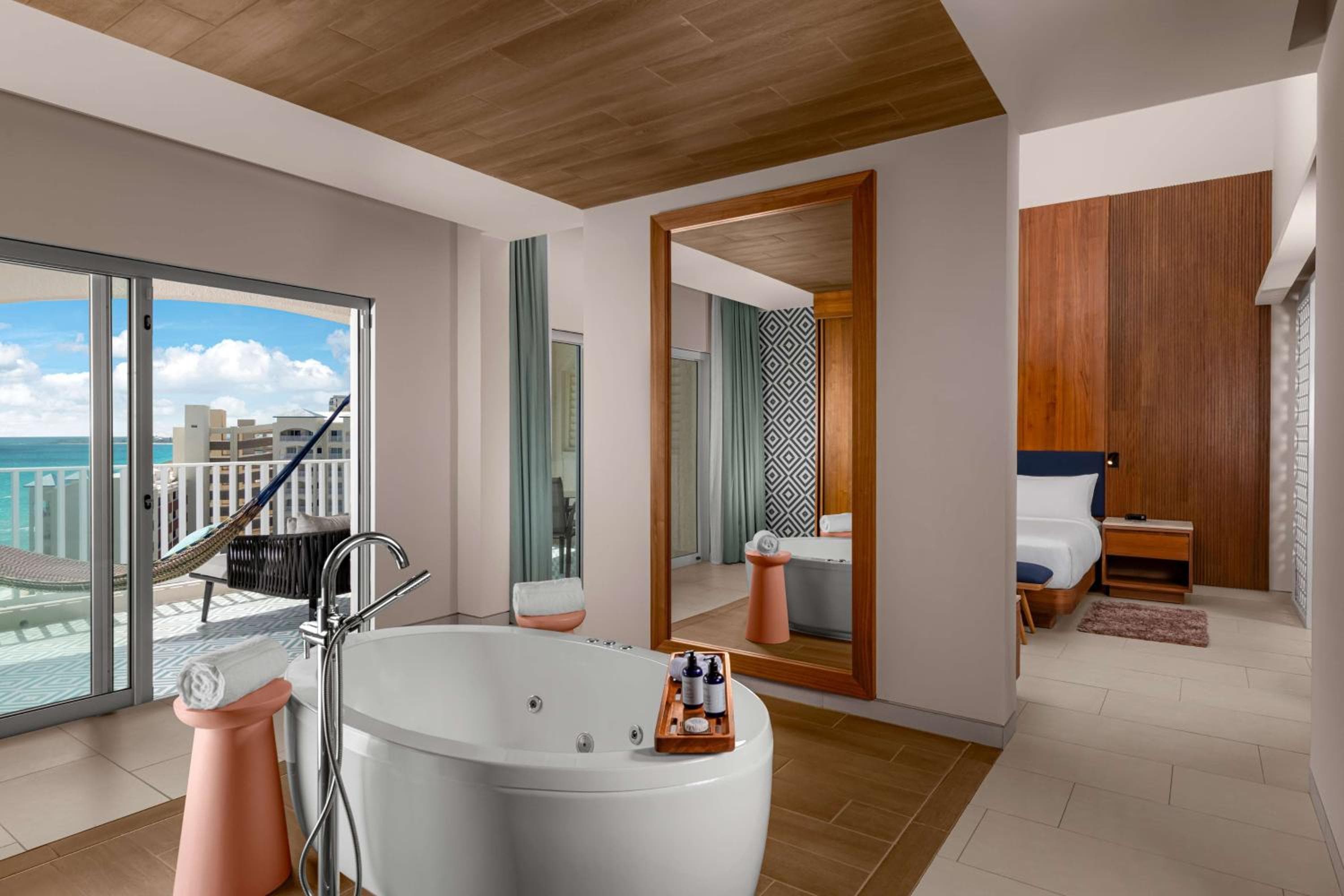 Hilton Cancun Mar Caribe All-Inclusive Resort — 16