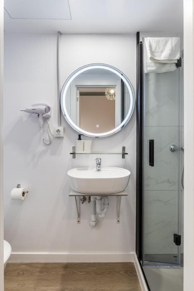 Regina Selfcheck-in Smart Rooms — 13