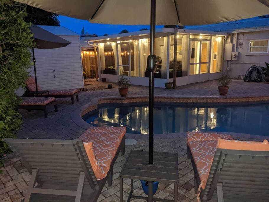 The Ave House- Private Oasis Retreat W/heated Pool — 2