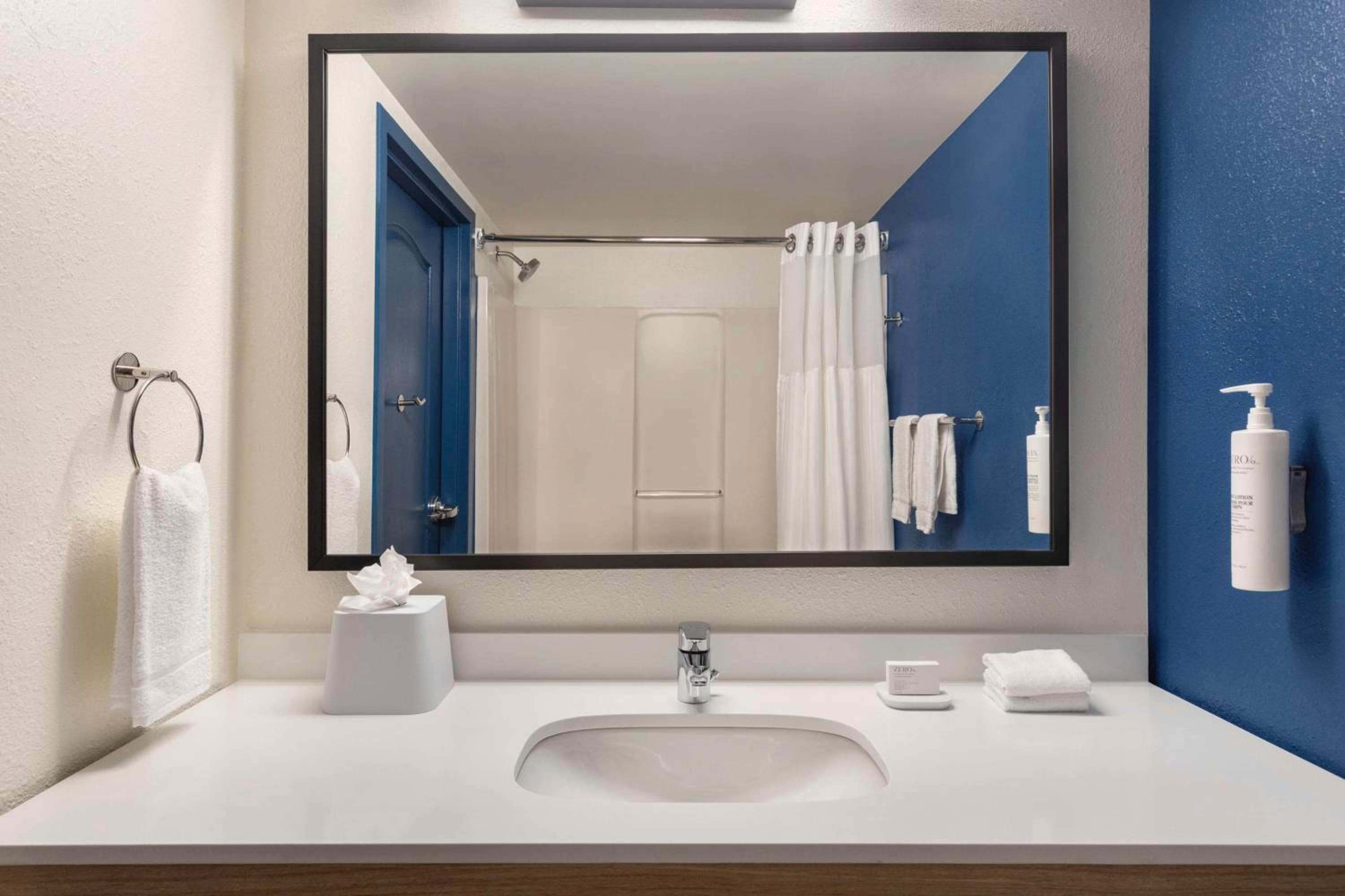 Spark by Hilton Orlando Universal Blvd — 4
