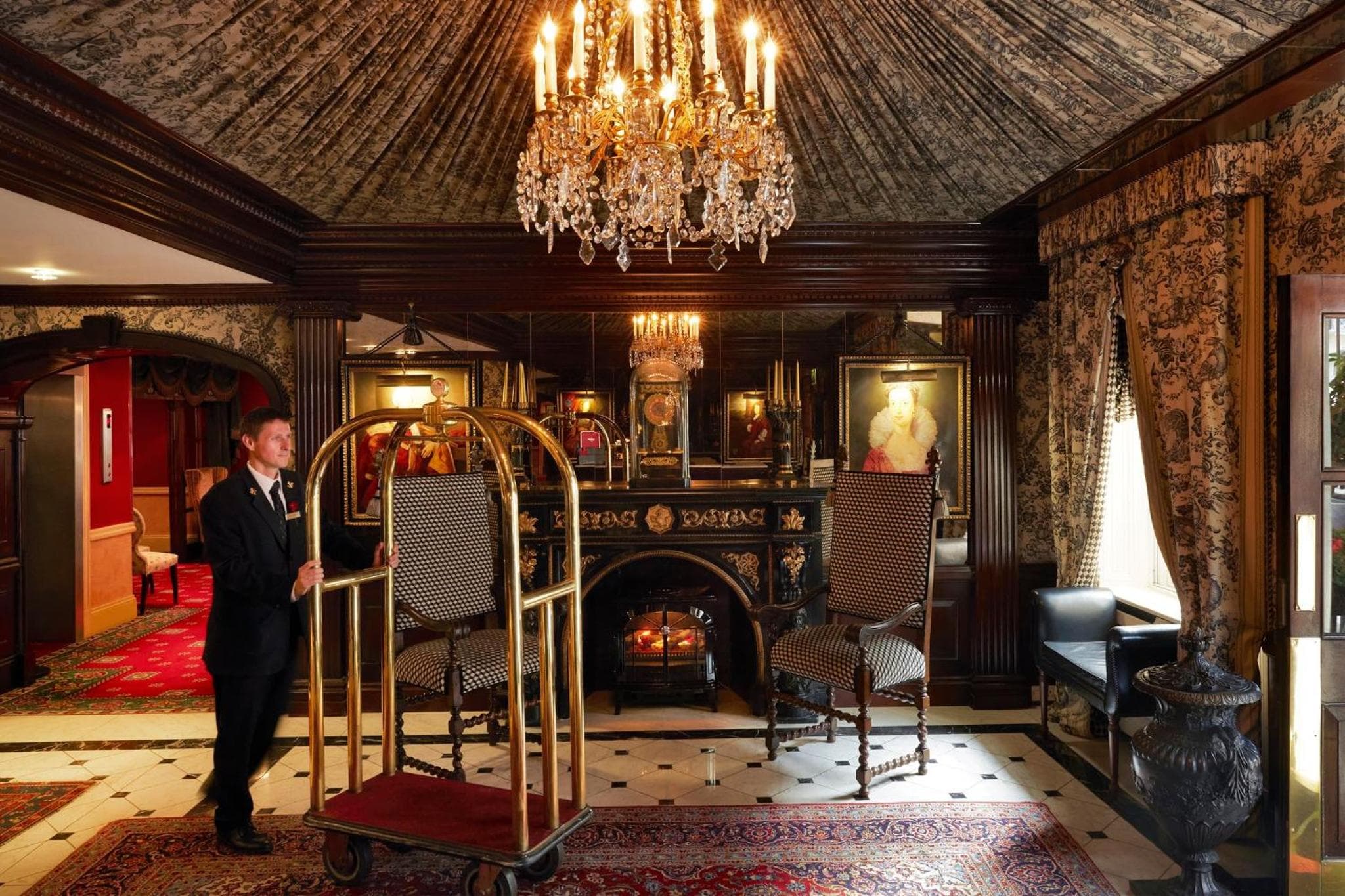 El Montague en los jardines — 10
