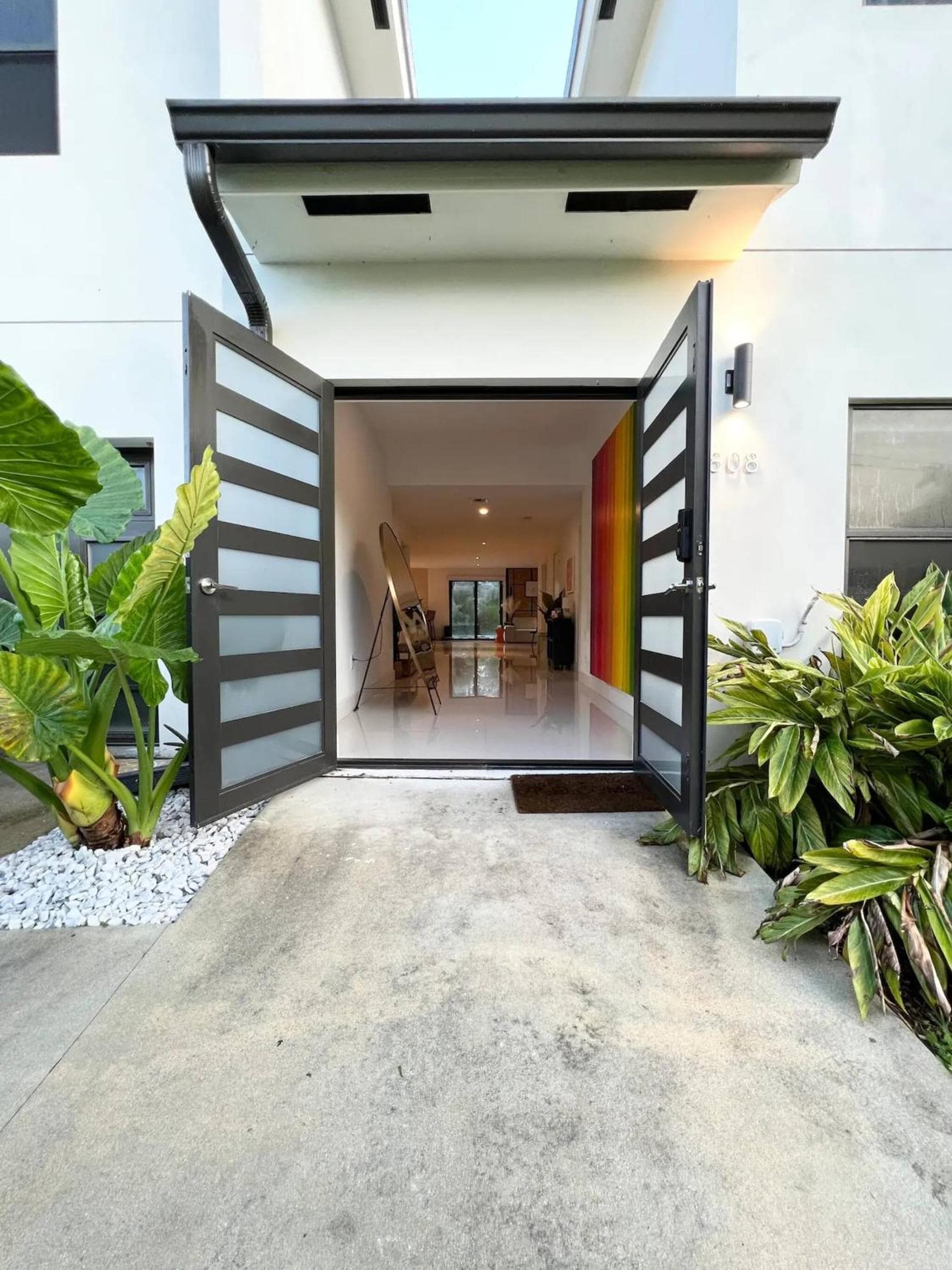 Super stylish 4 BR Home Steps from the Fun — 1