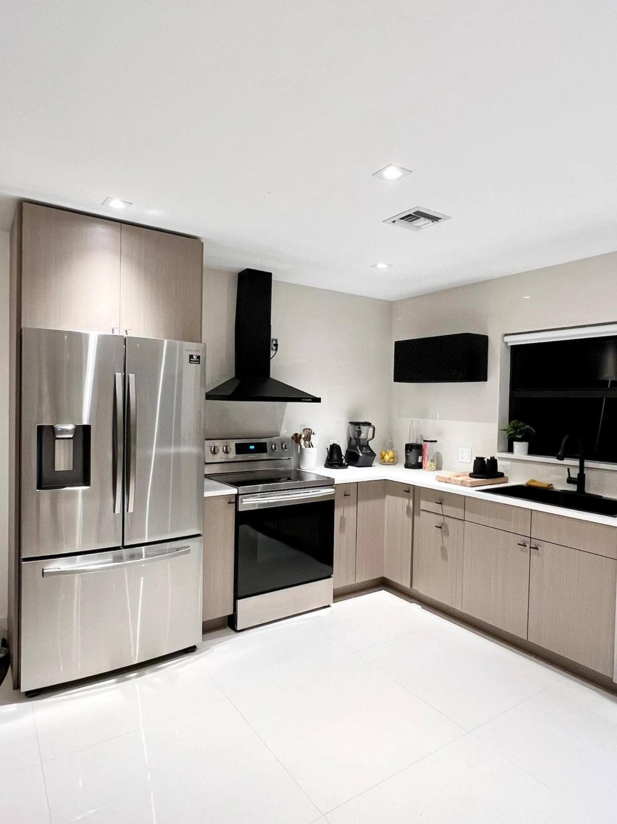 Super stylish 4 BR Home Steps from the Fun — 6