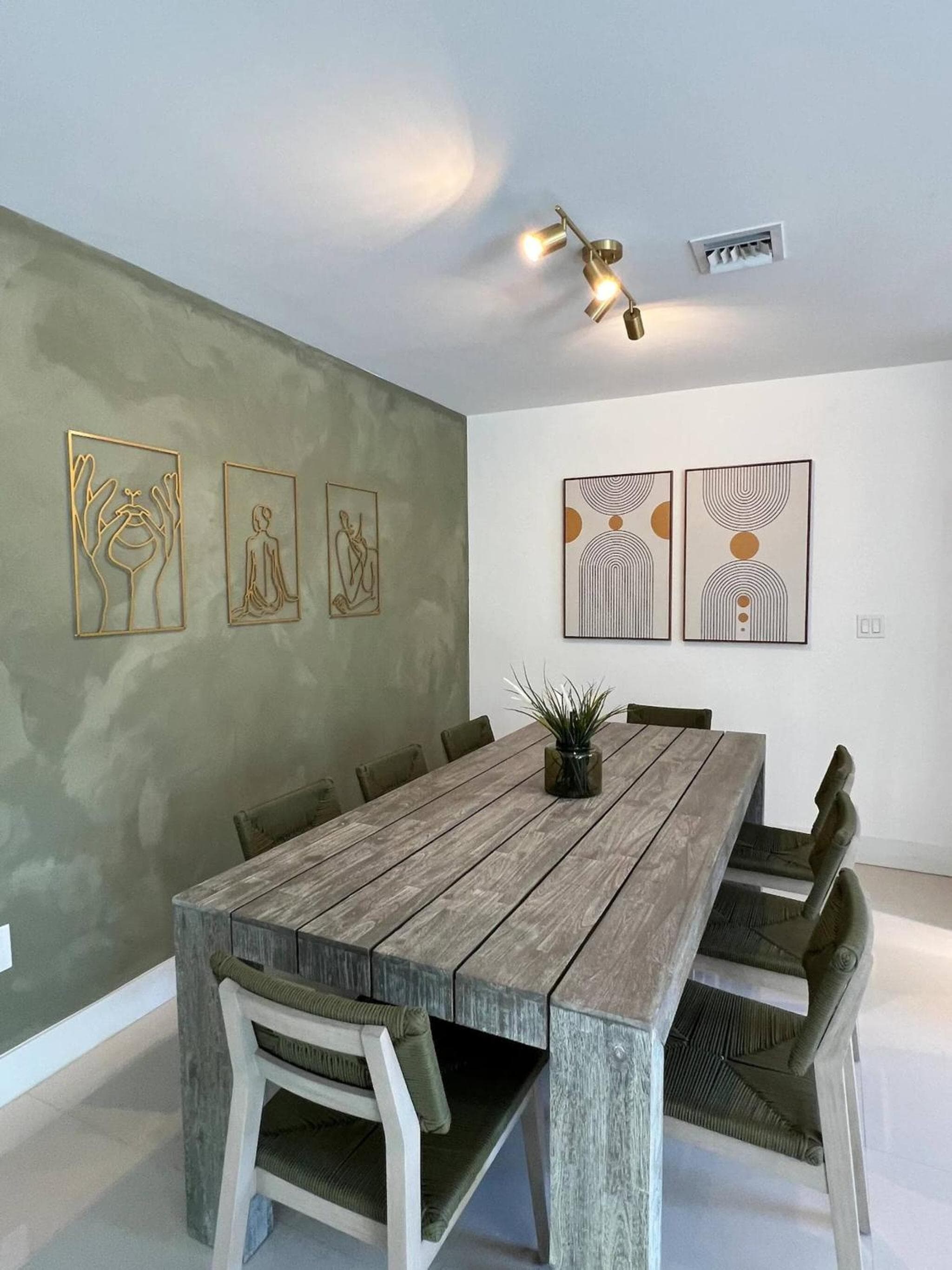 Super stylish 4 BR Home Steps from the Fun — 14