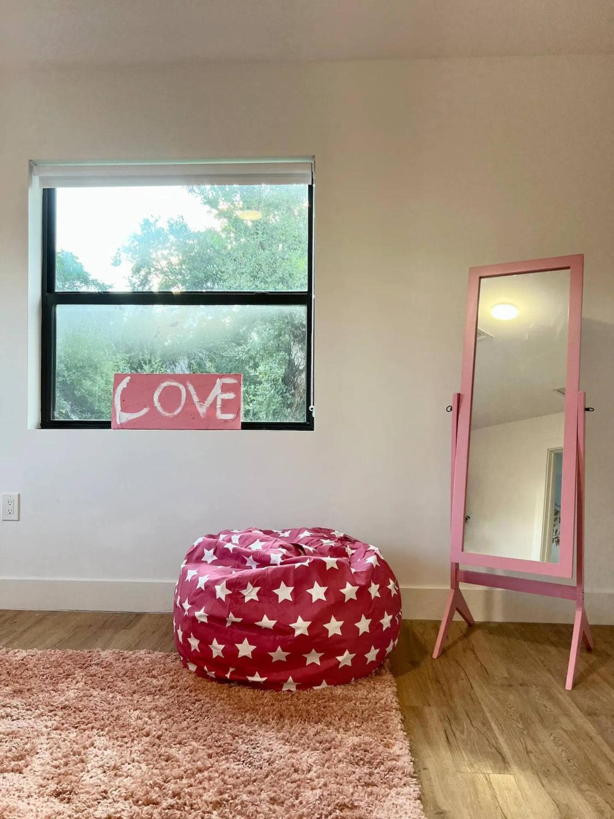 Super stylish 4 BR Home Steps from the Fun — 25