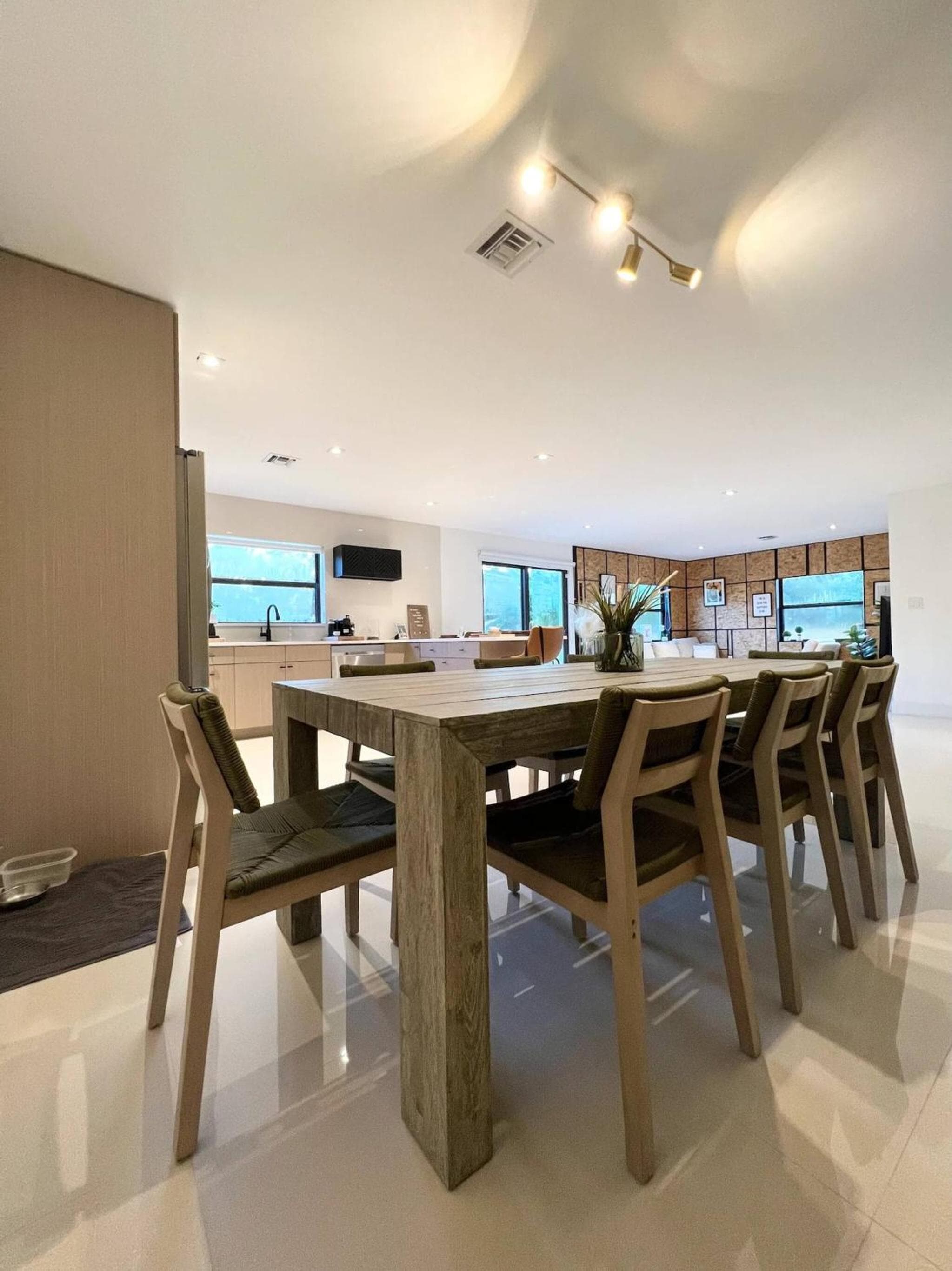 Super stylish 4 BR Home Steps from the Fun — 26