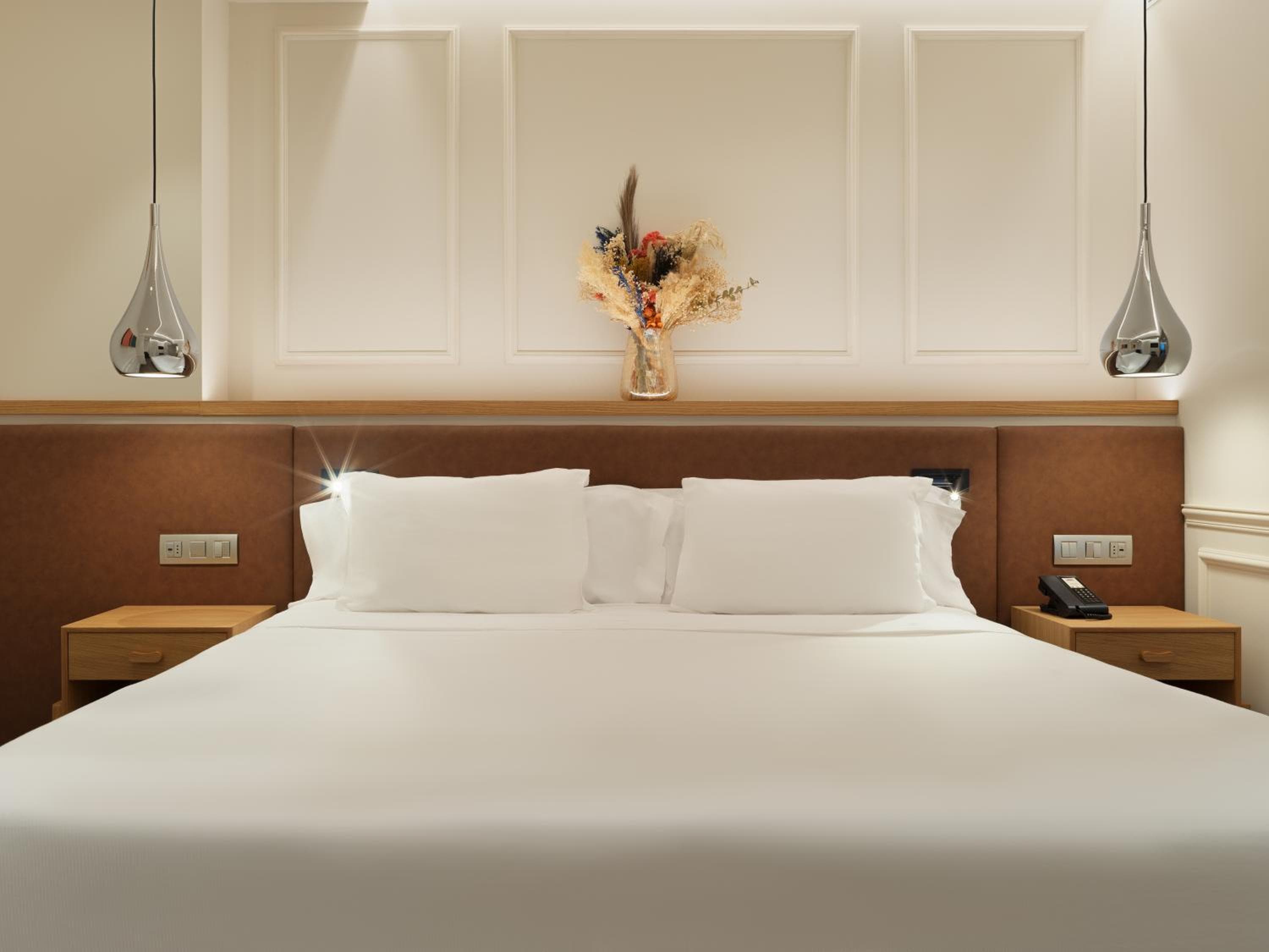 H10 Universitat — 25