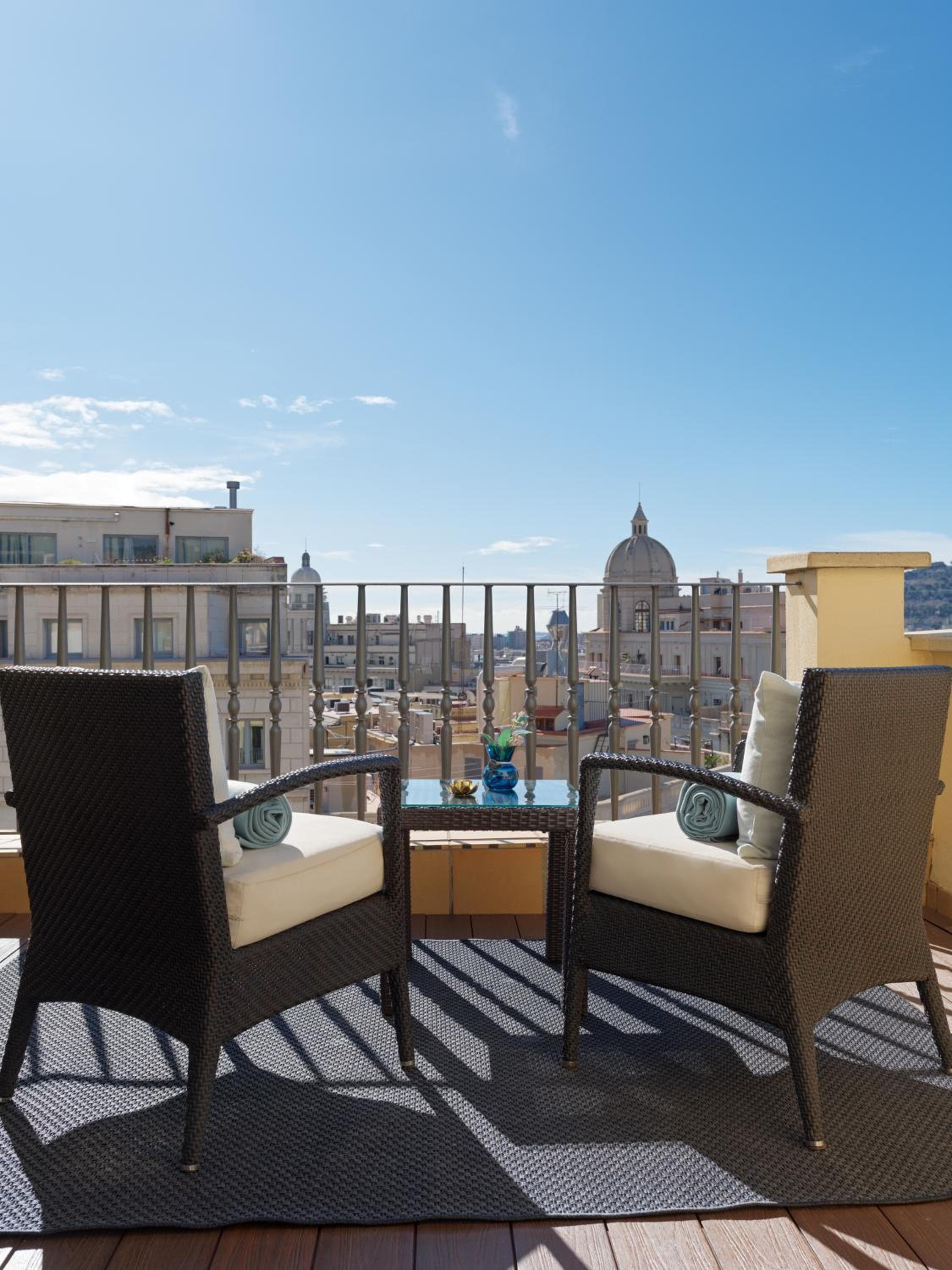H10 Universitat — 27