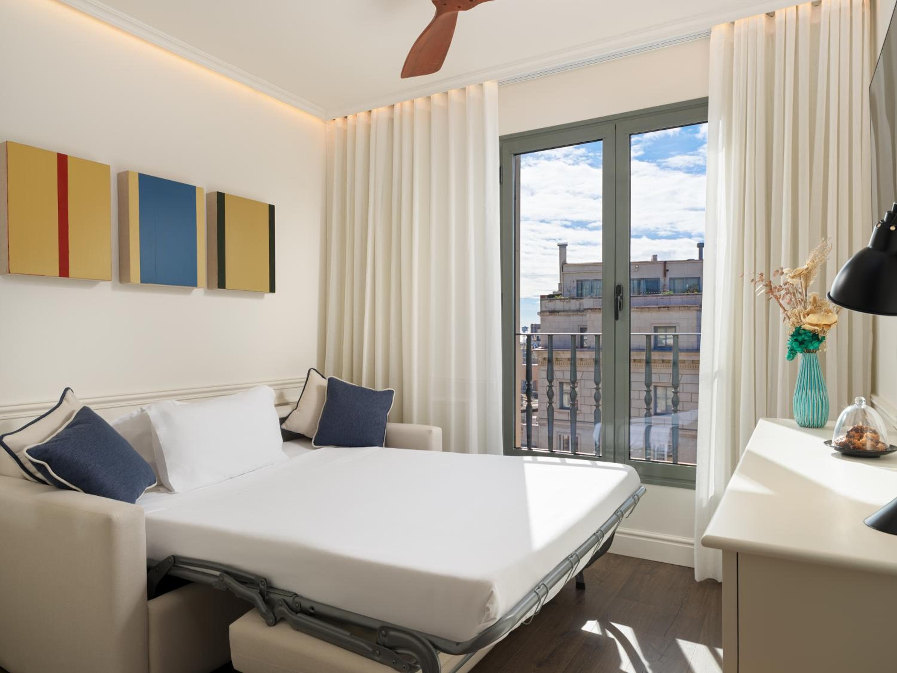 H10 Universitat — 29