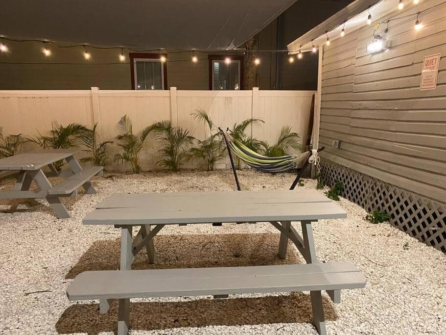 Cozy Studio Bungalow Steps To Armature Works — 2