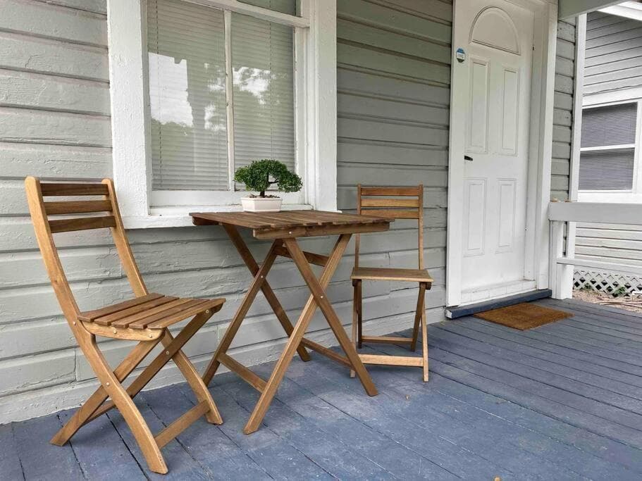 Cozy Studio Bungalow Steps To Armature Works — 9