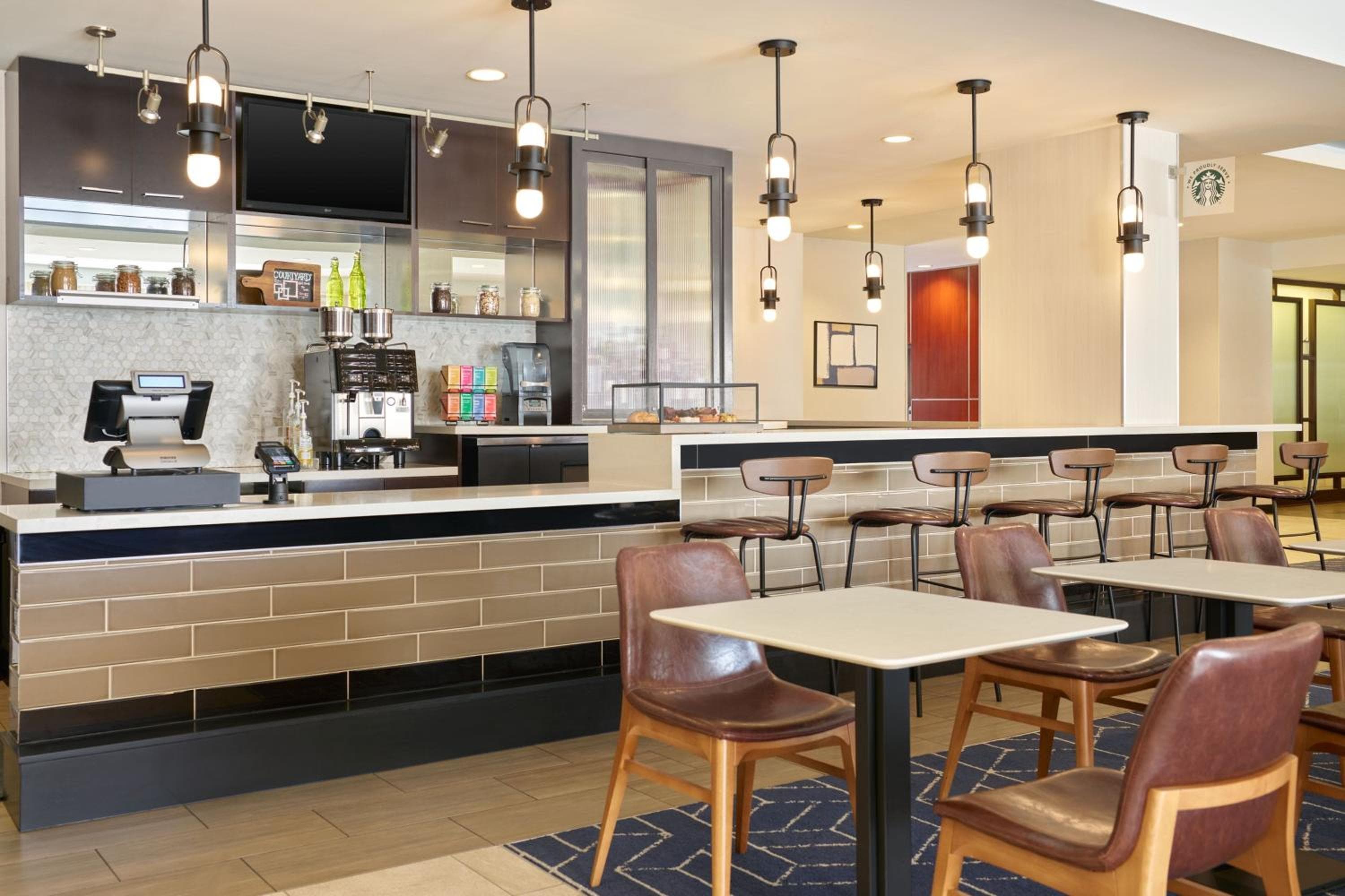 Cortile del Marriott Los Angeles Westside — 28