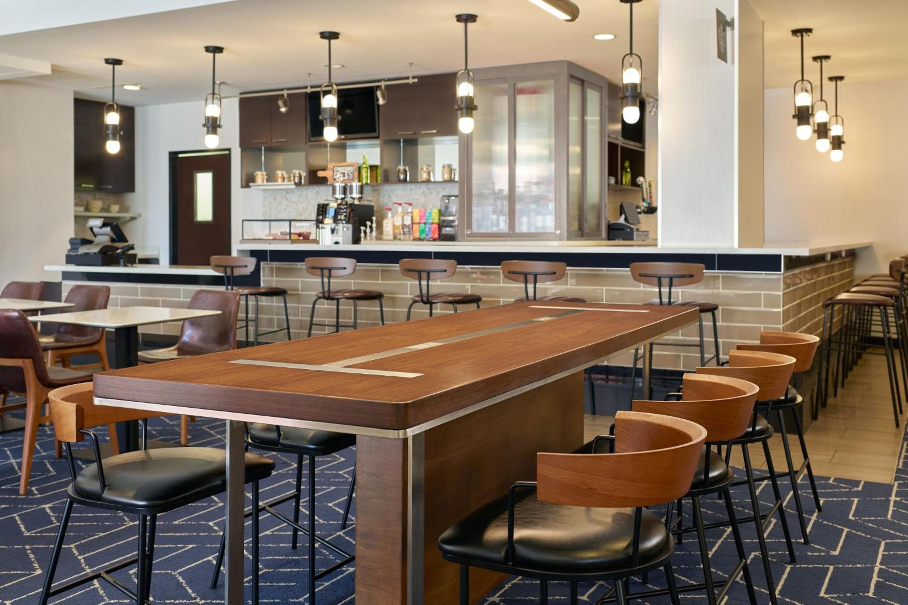 Cortile del Marriott Los Angeles Westside — 29