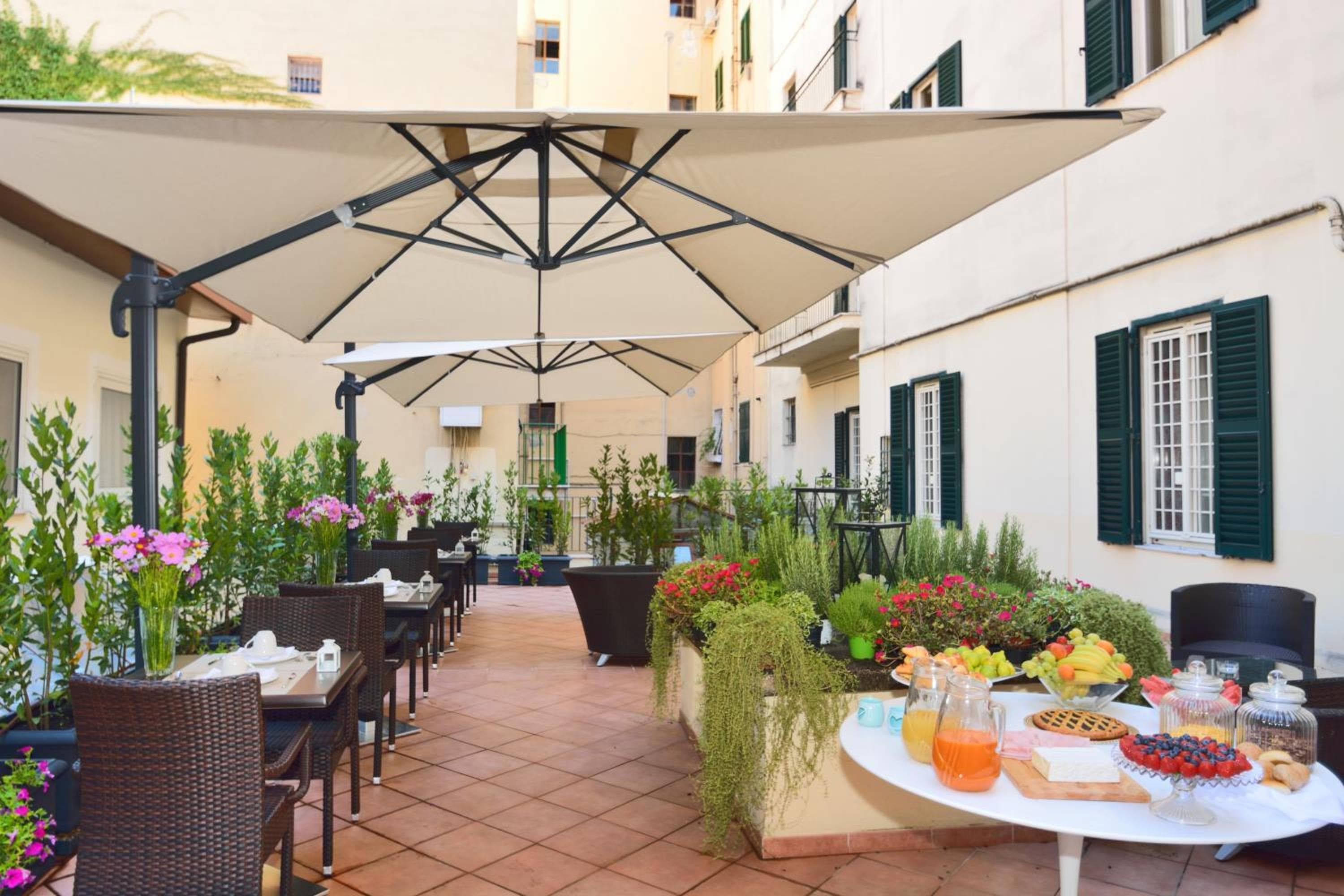 LH Hotel Lloyd Roma — 15