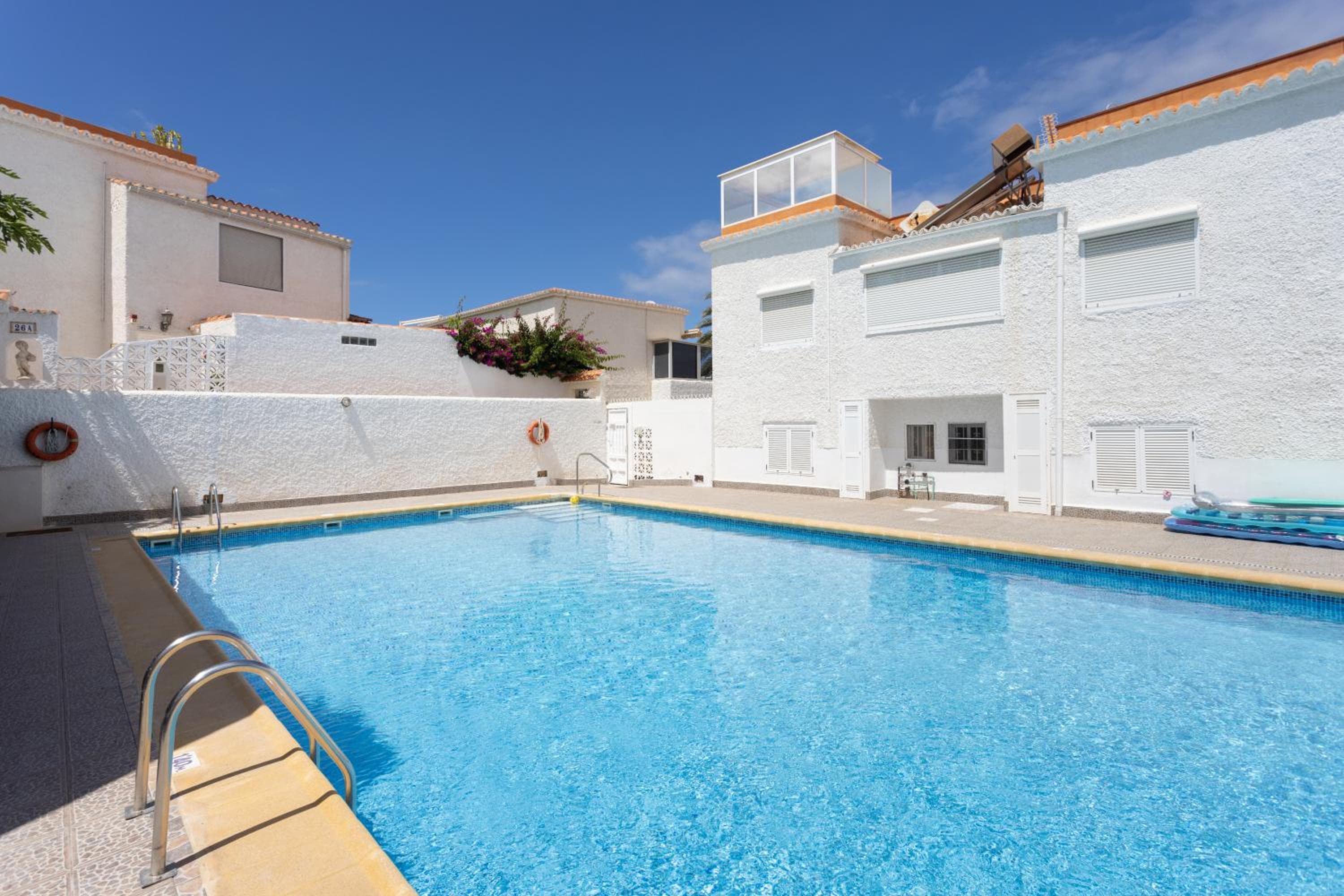 VILLA URBANIA Holiday Home By Sunkeyrents — 1
