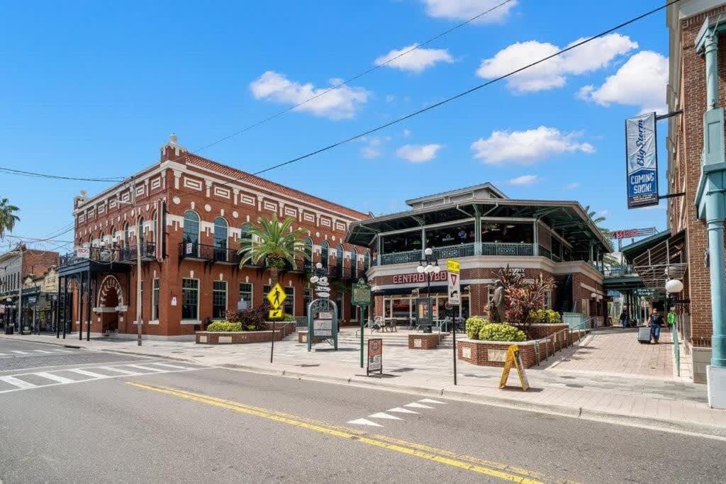 Casa Romeo - Luxury Ybor Apt, Steps to 7th Ave — 12