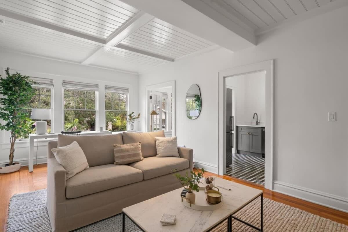 The Adaline Room #8 - Beautiful Hyde Park Apt, 2nd Floor, Steps to Bayshore — 6