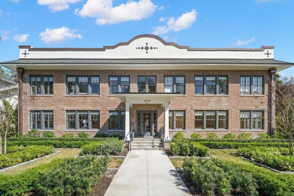 The Adaline Room #8 - Beautiful Hyde Park Apt, 2nd Floor, Steps to Bayshore — 25