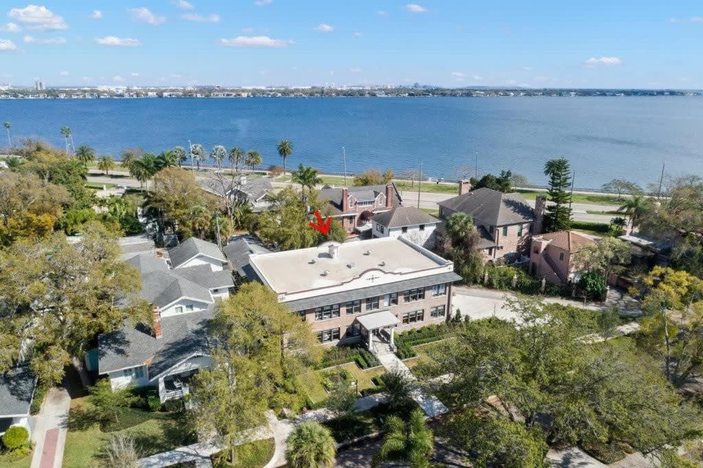 The Adaline Room #8 - Beautiful Hyde Park Apt, 2nd Floor, Steps to Bayshore — 30
