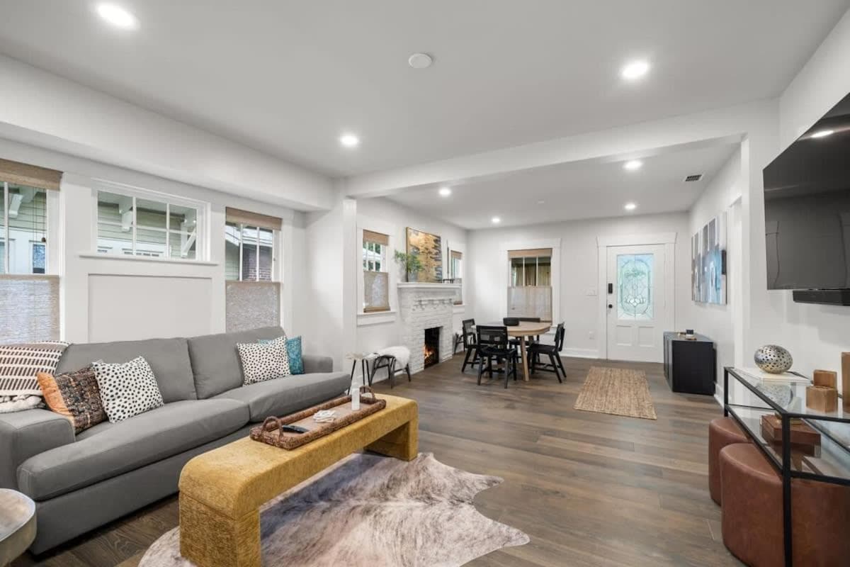 SoHo Serenity - Amazing Home with Private Pool & Hot Tub, SoHo District — 29