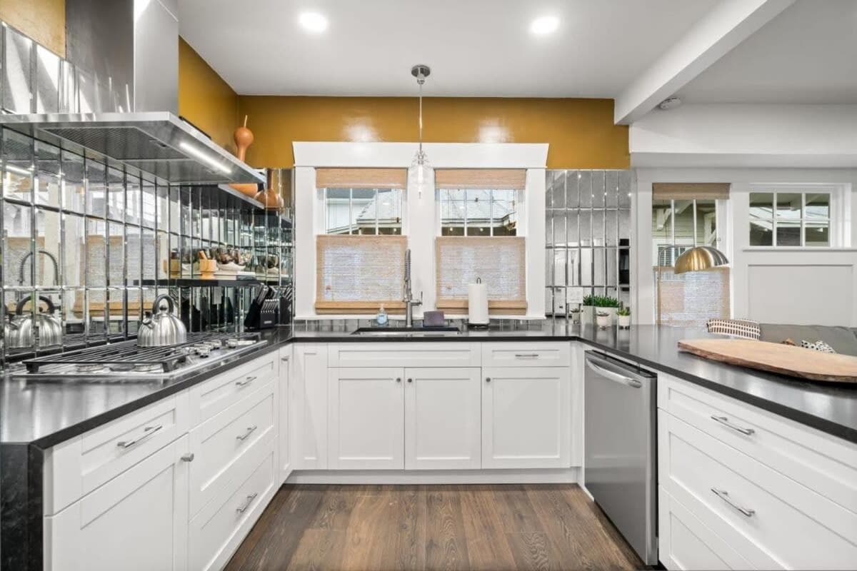 SoHo Serenity - Amazing Home with Private Pool & Hot Tub, SoHo District — 17