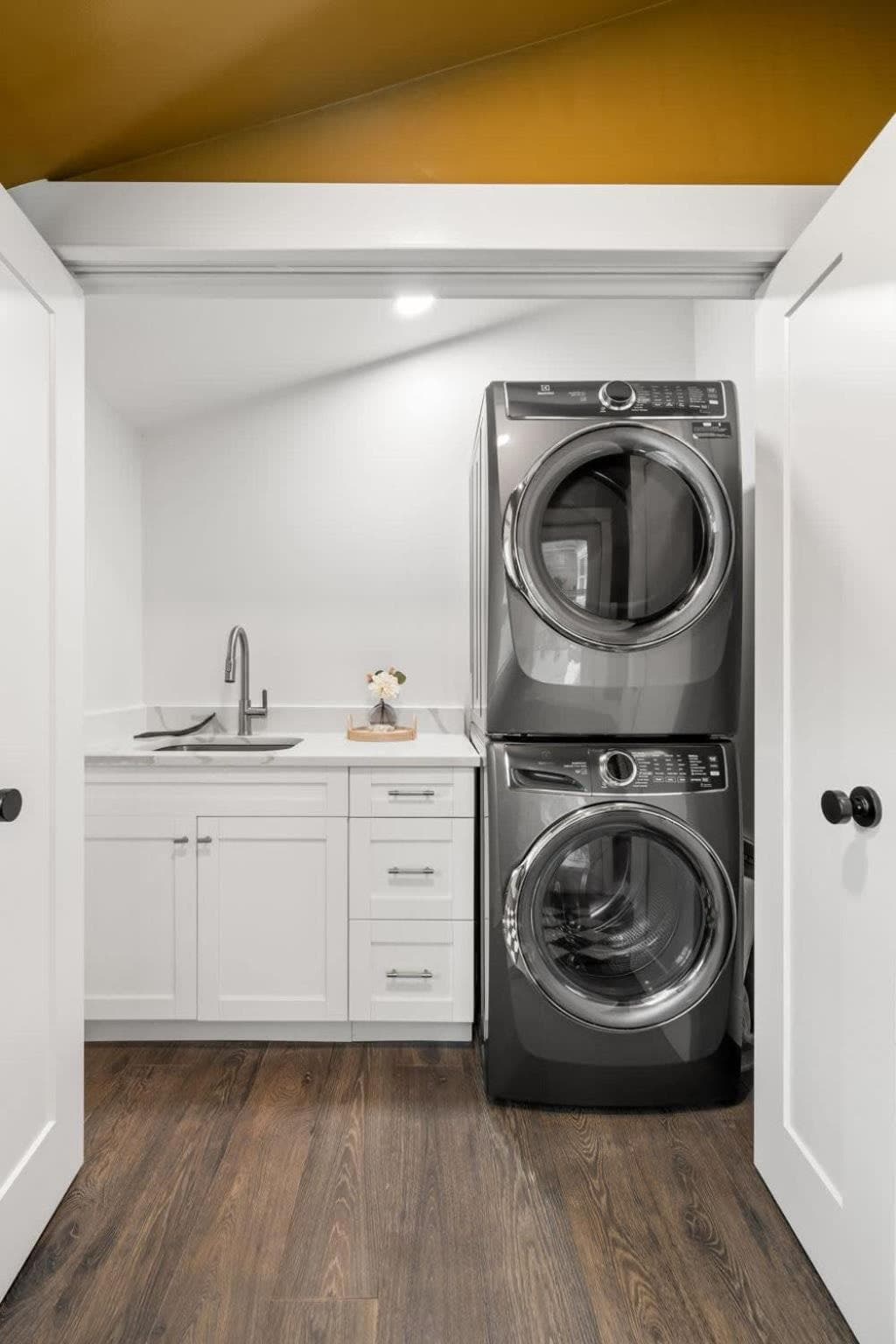 SoHo Serenity - Amazing Home with Private Pool & Hot Tub, SoHo District — 27