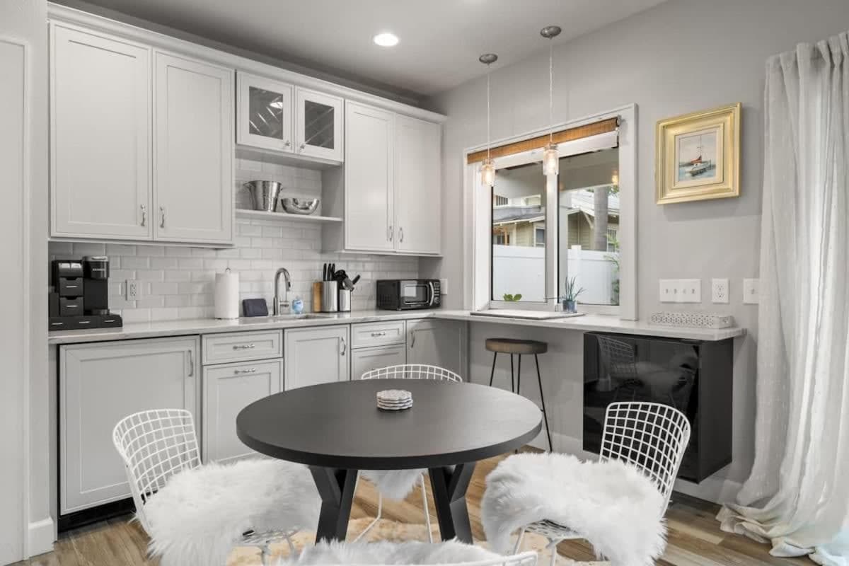 SoHo Serenity - Amazing Home with Private Pool & Hot Tub, SoHo District — 18