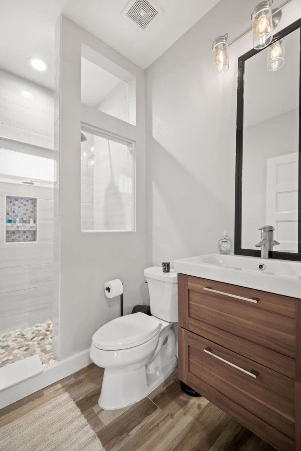 SoHo Serenity - Beeindruckendes Zuhause mit privatem Pool & Whirlpool, SoHo Bezirk — 26
