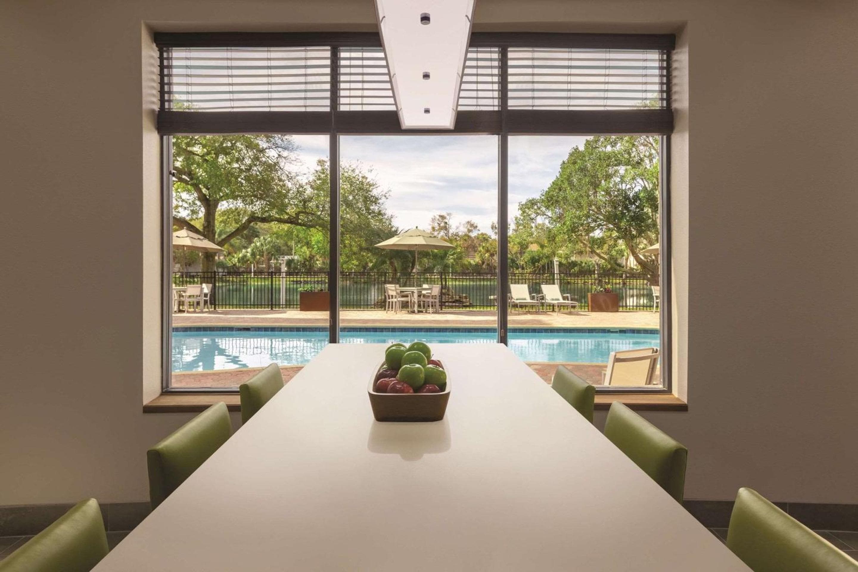 Country Inn & Suites by Radisson, Tampa Estadio RJ — 23