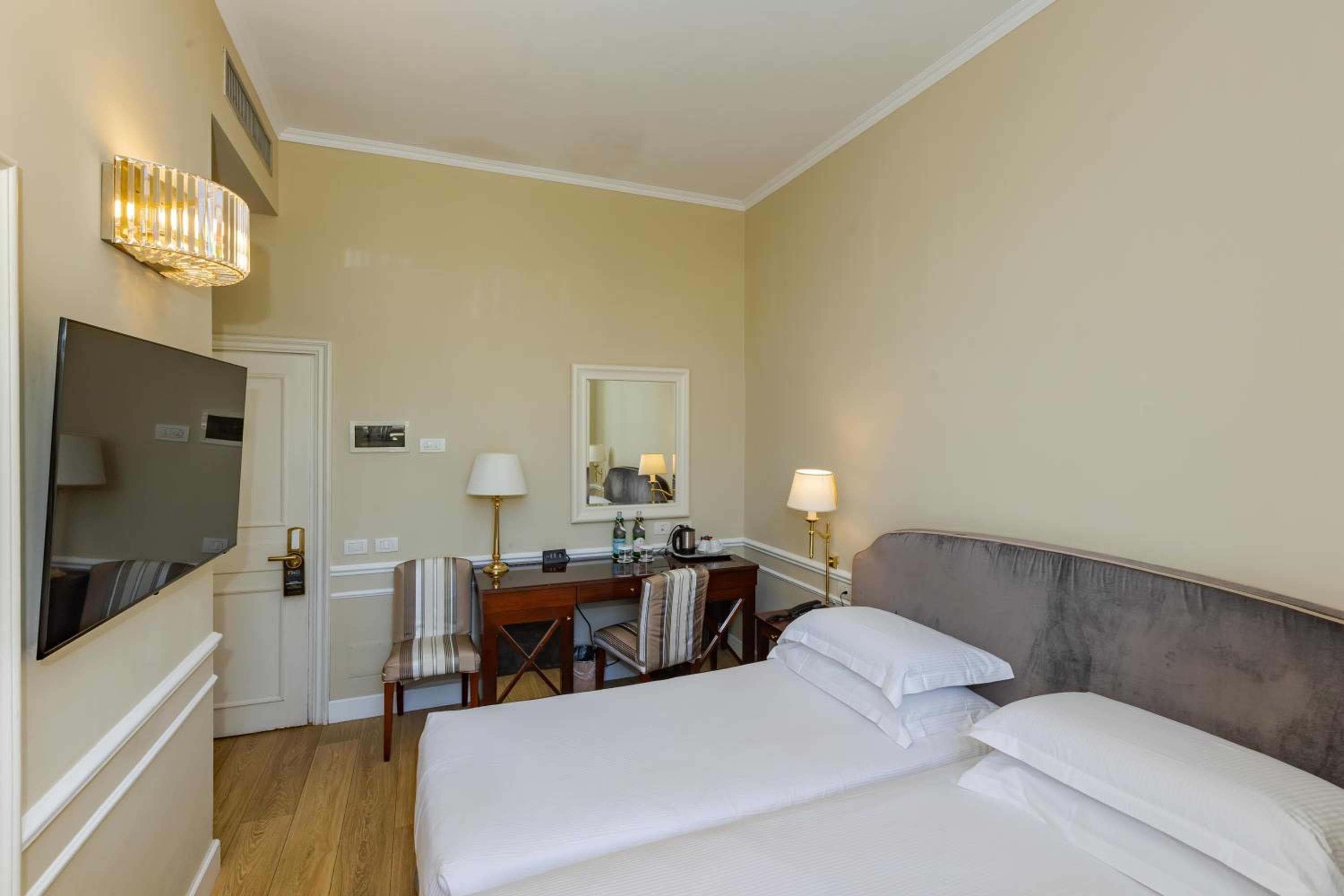 FH55 Hotel Calzaiuoli hotel, Via Calzaiuoli 6, Florence, Italy — photo 51