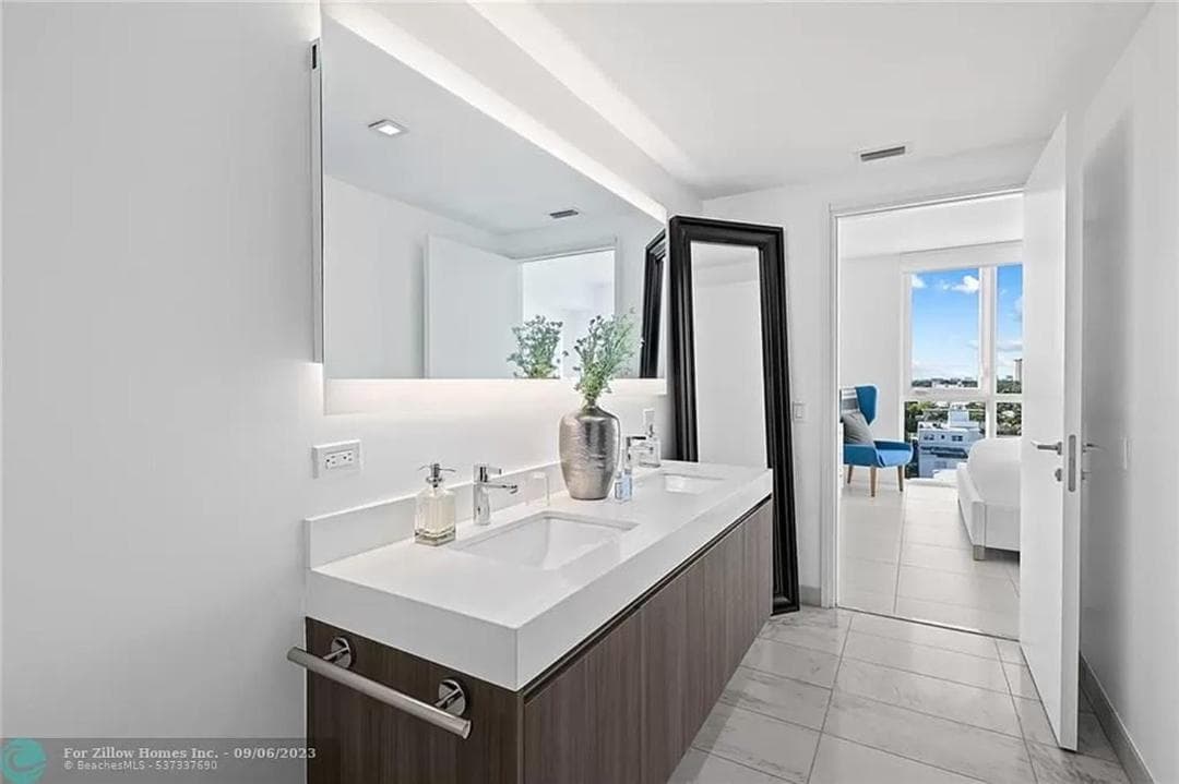 The Glamour of Upscale Downtown Ft. Lauderdale — 6