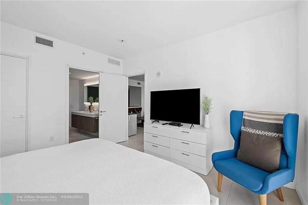 The Glamour of Upscale Downtown Ft. Lauderdale — 11