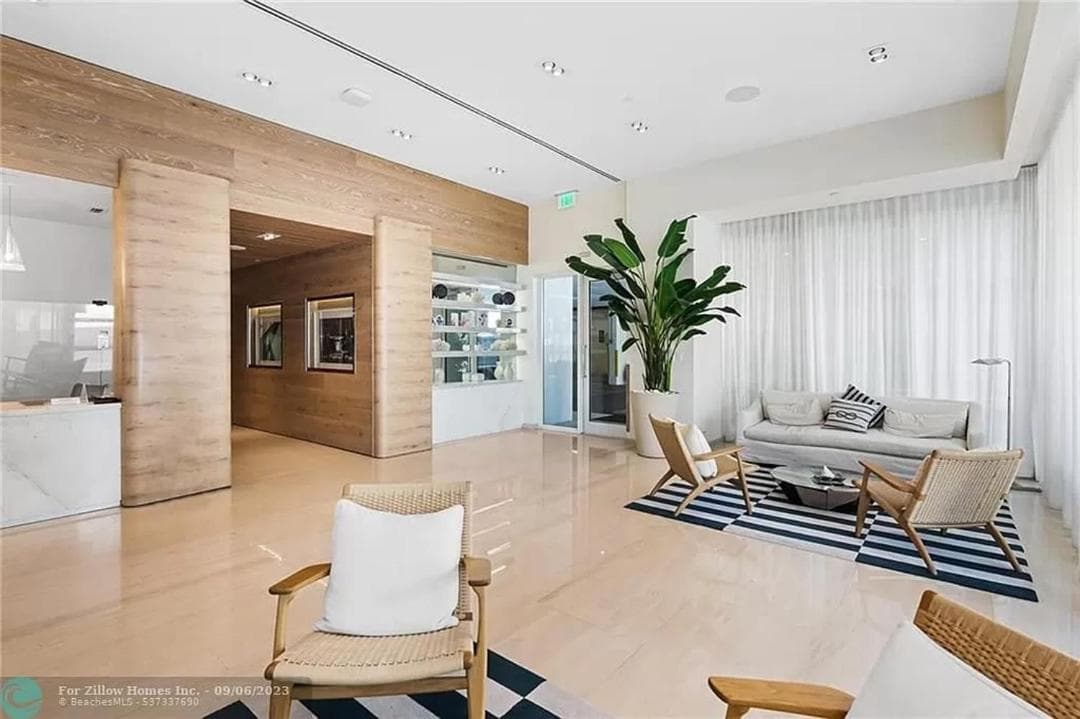 The Glamour of Upscale Downtown Ft. Lauderdale — 22