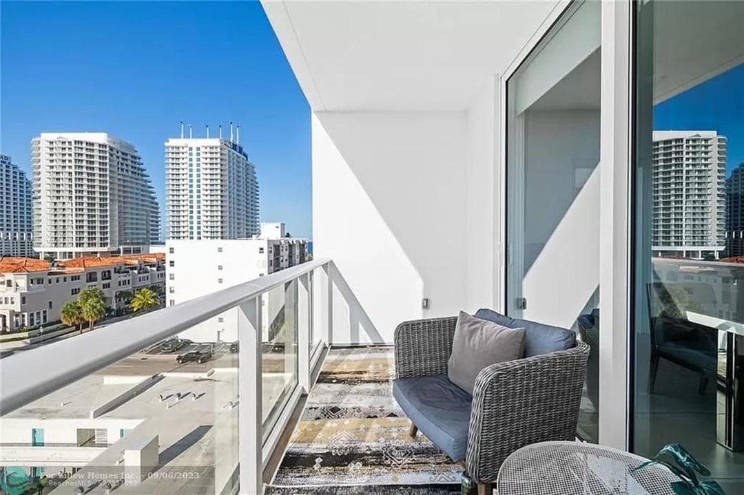 The Glamour of Upscale Downtown Ft. Lauderdale — 10
