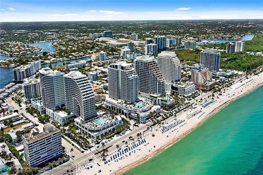 The Glamour of Upscale Downtown Ft. Lauderdale — 28