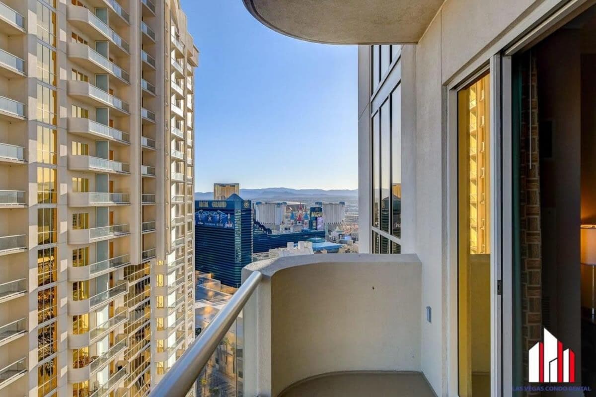 MGM Signature-31-702 1Bedroom 2Bath Balcony Suite — 3