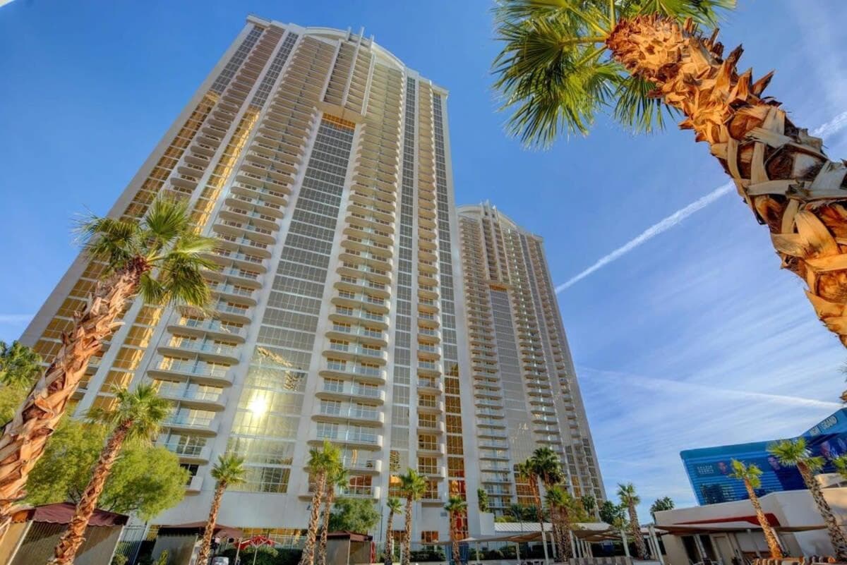 MGM Signature-31-702 1Bedroom 2Bath Balcony Suite — 18