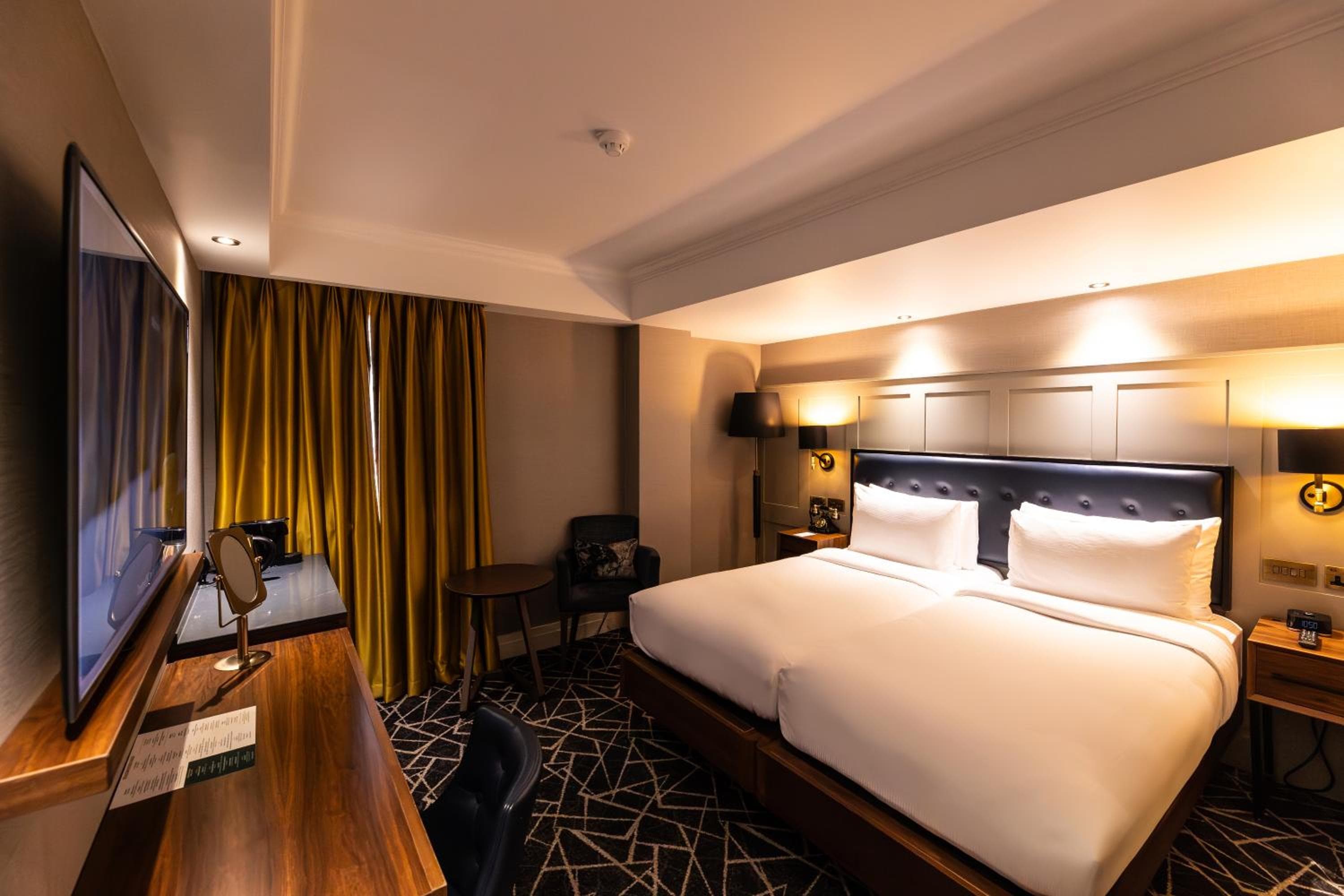 100 Queen's Gate Hotel Londra, Curio Collection by Hilton — 9
