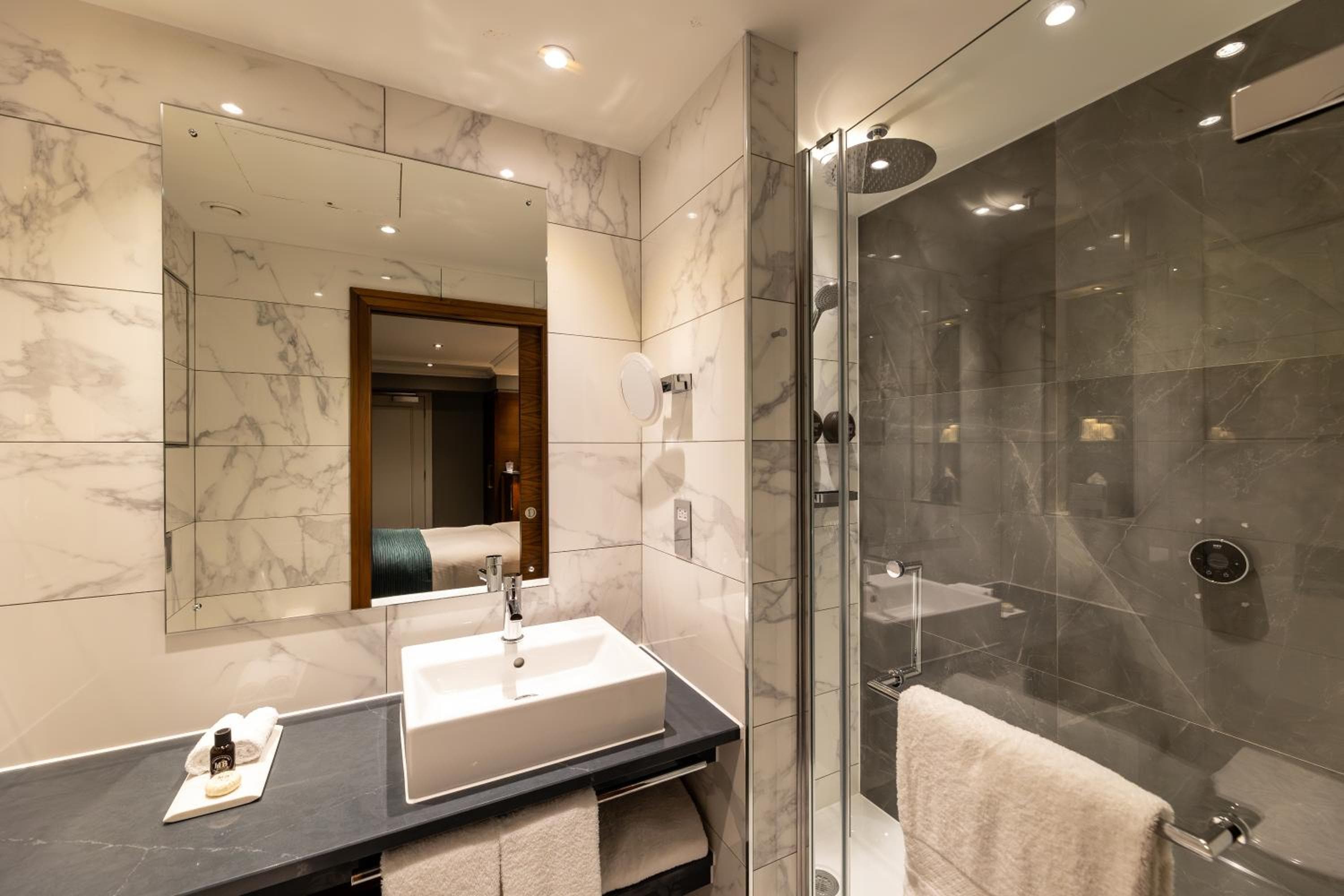 100 Queen's Gate Hotel Londra, Curio Collection by Hilton — 12