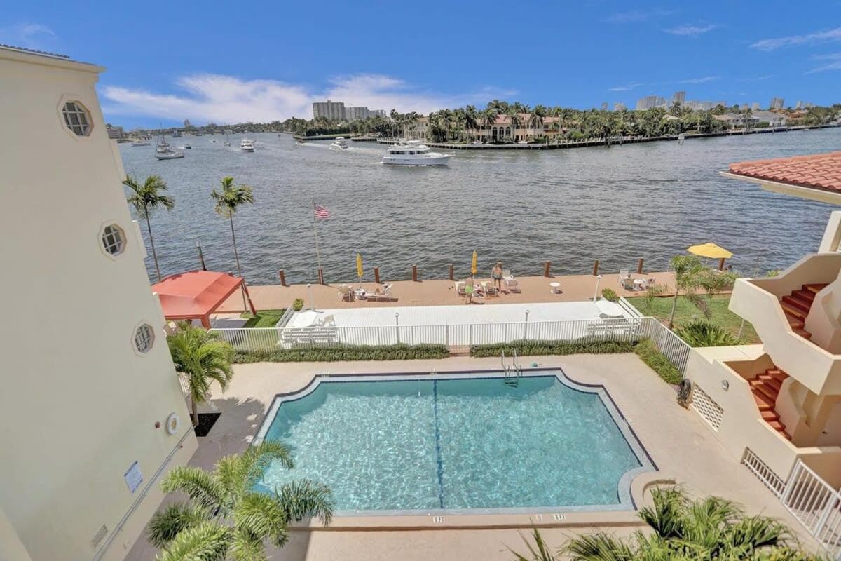 Fort Lauderdale Yacht & Beach Club 412 — 4
