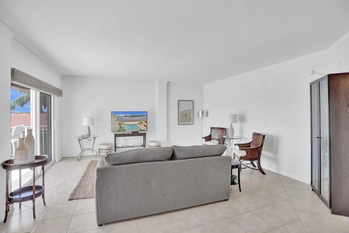 Fort Lauderdale Yacht & Beach Club 412 — 5