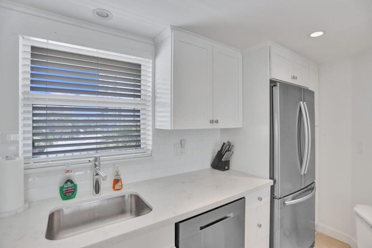 Fort Lauderdale Yacht & Beach Club 412 — 9
