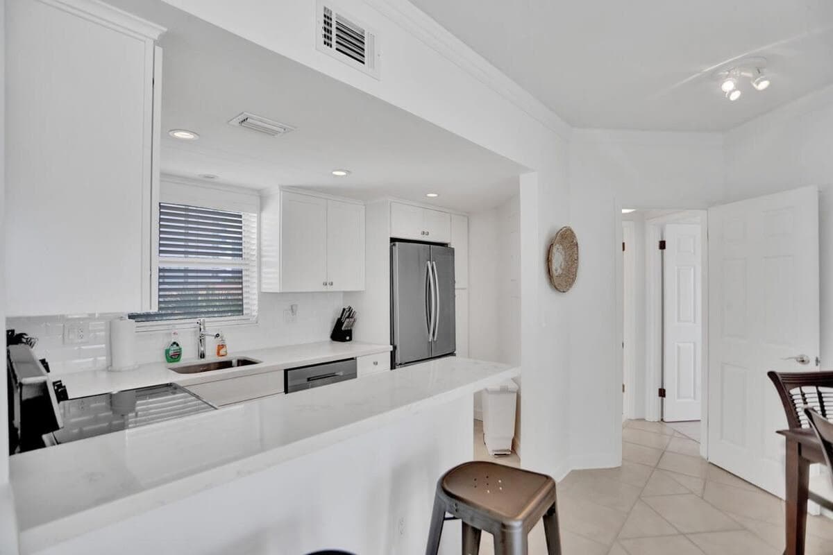 Fort Lauderdale Yacht & Beach Club 412 — 10