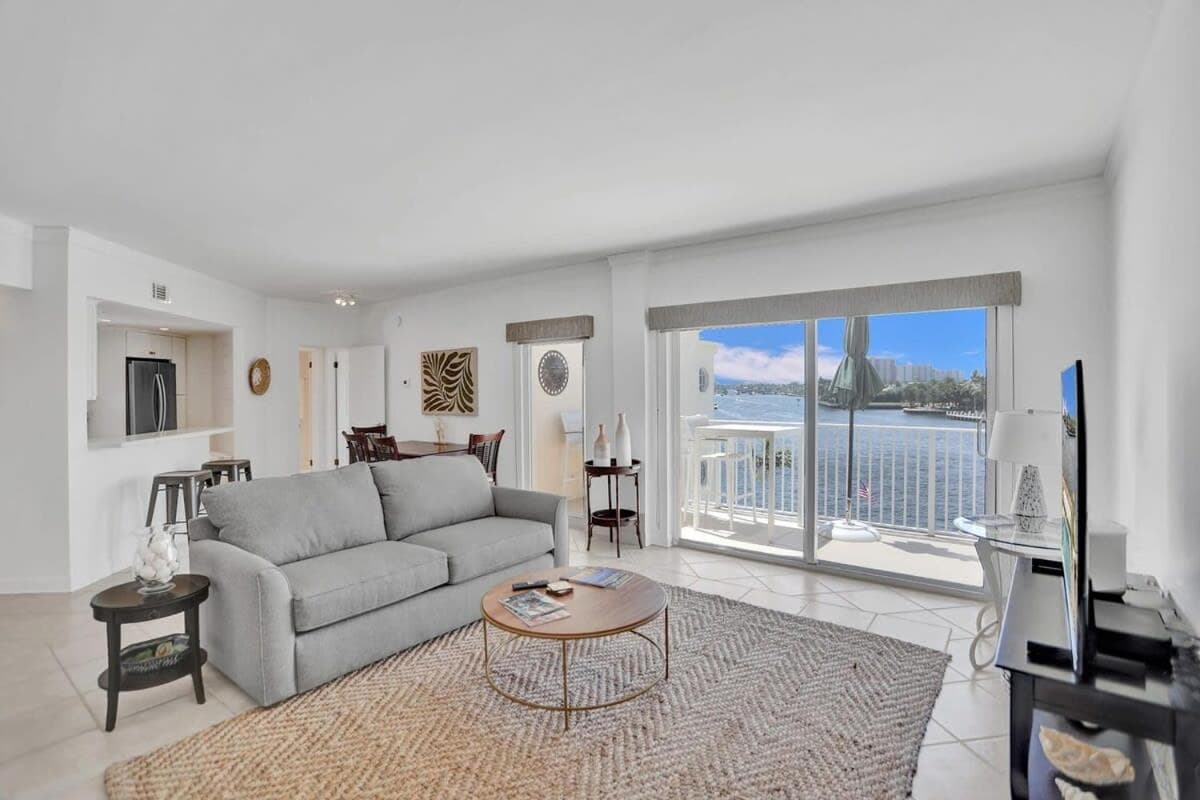 Fort Lauderdale Yacht & Beach Club 412 — 11