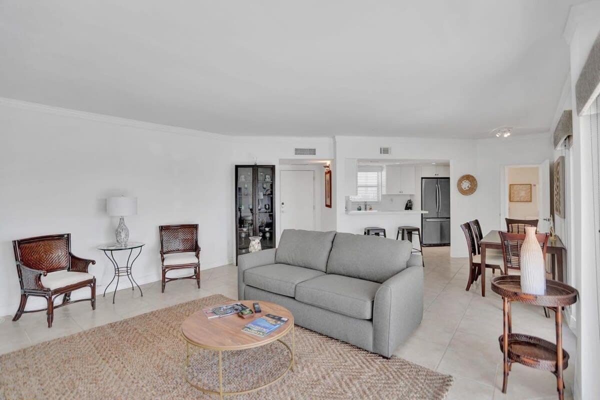 Fort Lauderdale Yacht & Beach Club 412 — 13