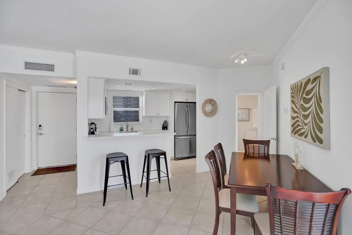 Fort Lauderdale Yacht & Beach Club 412 — 16