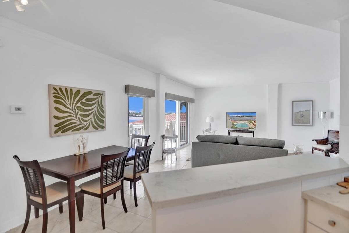 Fort Lauderdale Yacht & Beach Club 412 — 17